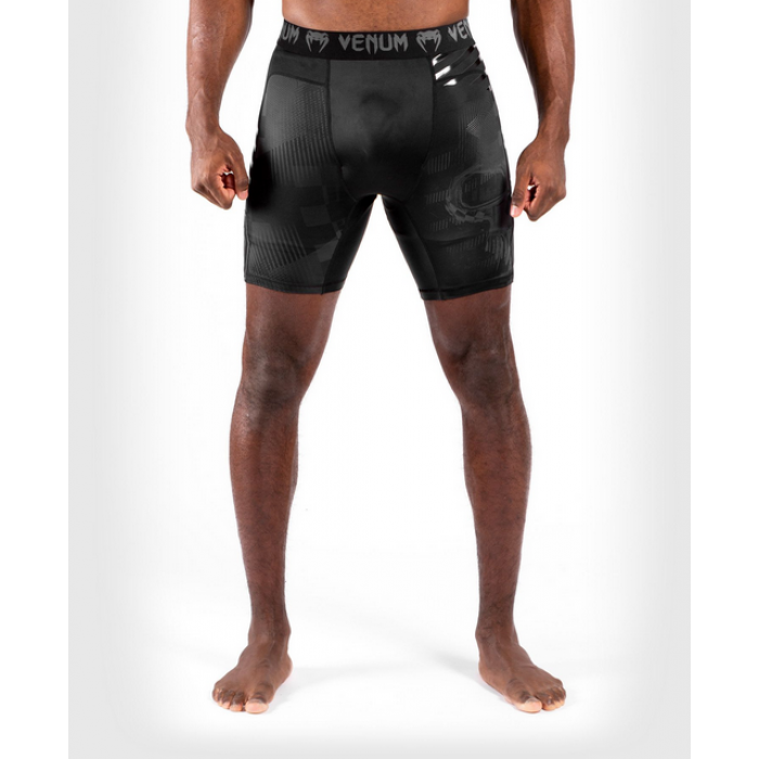 Тренировъчен клин с къси крачоли - Venum Skull compression shorts - Black/Black​